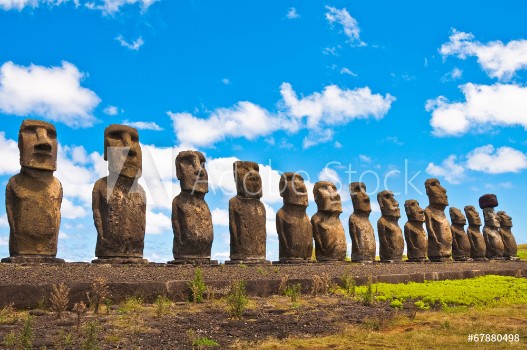 Bild på Moais in Ahu Tongariki Easter island Chile